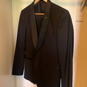 Nice sport black super light and fresh blazer. Casual yet stylish